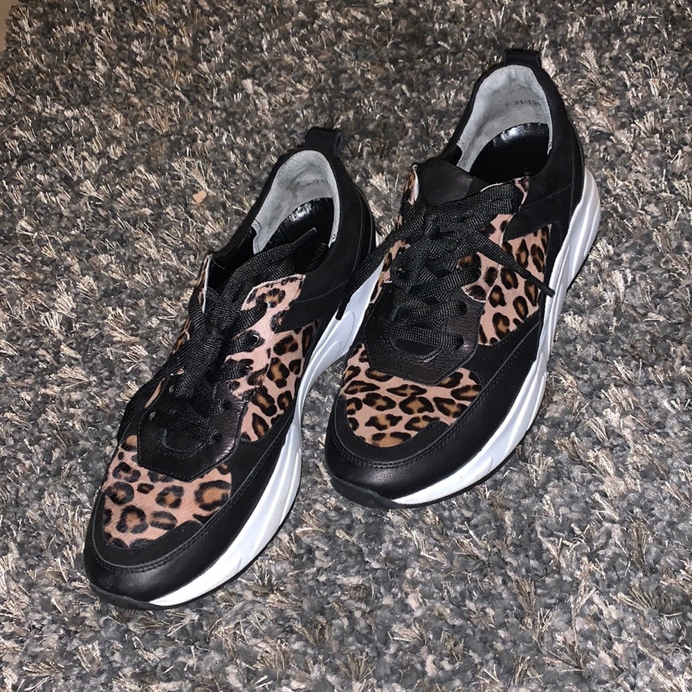 Leather and suede leopard sneakers